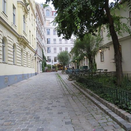 Ferienwohnungen Spittelberg Schrankgasse Vienna Bilik gambar
