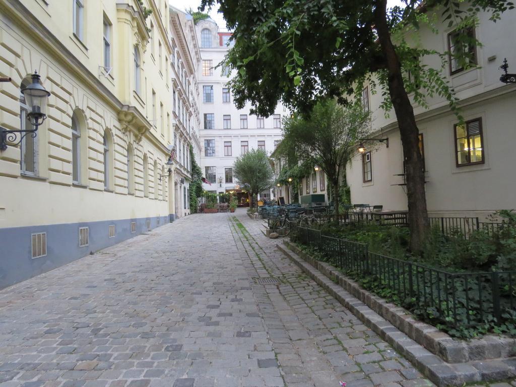 Ferienwohnungen Spittelberg Schrankgasse Vienna Bilik gambar